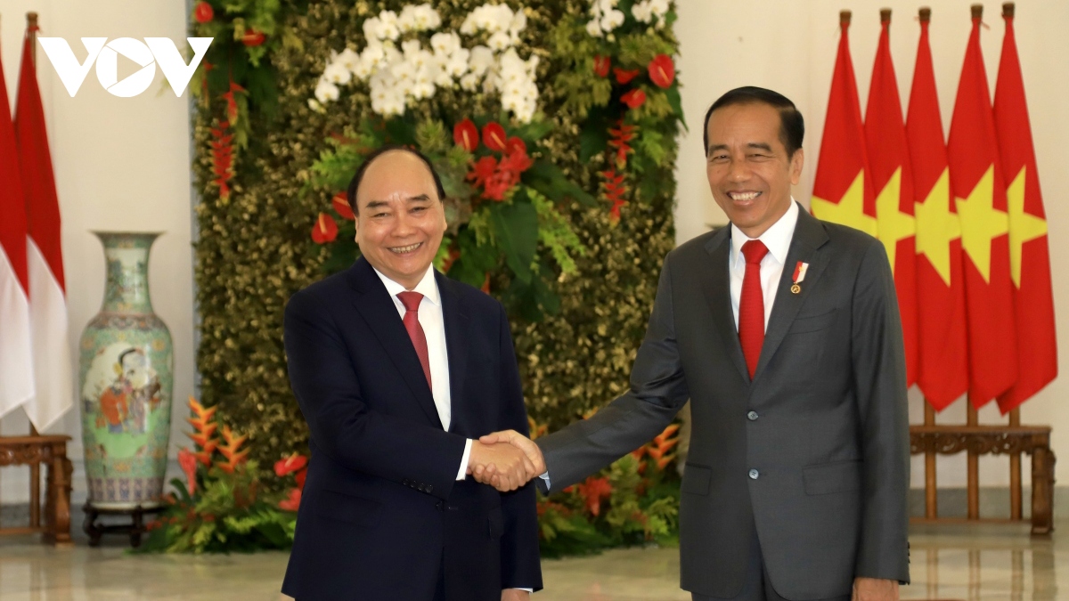 Indonesian President hosts welcome ceremony for Vietnamese State leader